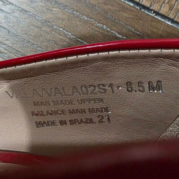 Steve Madden Women's Red Courts - Picture 8 of 8